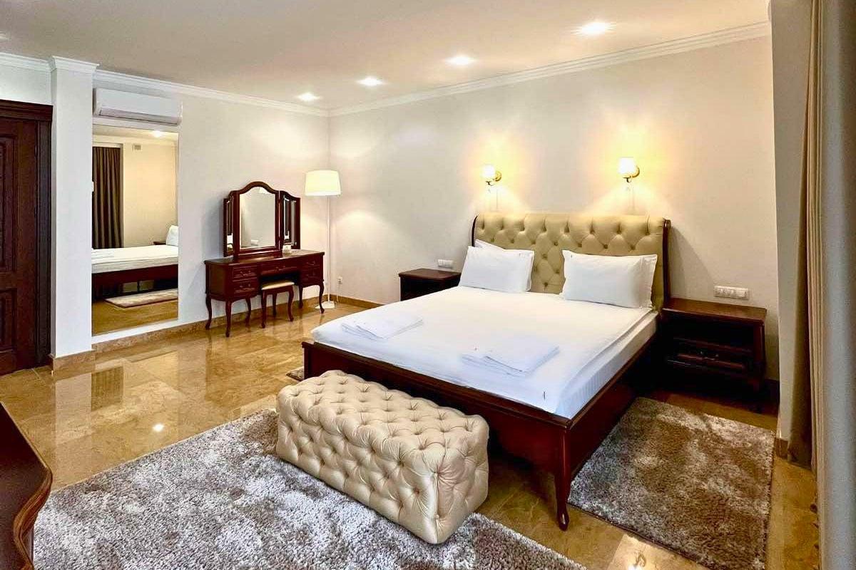 Suite with balcony